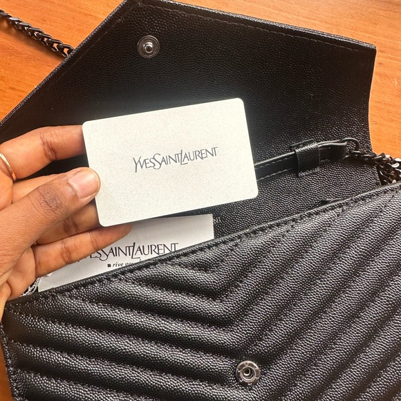 Yves Saint Laurent luxury handbag - Picture 3 of 5